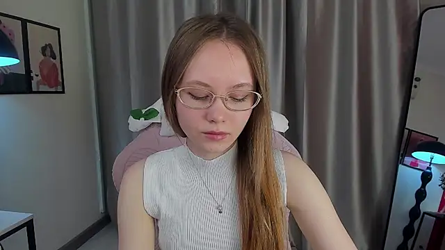 FloraLarsson online show from 05-15-26, 03:46