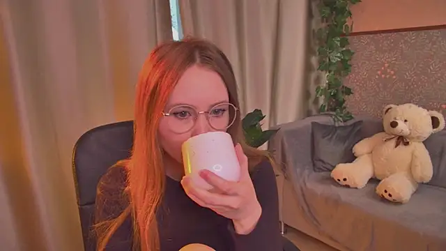 FloraLarsson online show from 06-08-26, 10:26