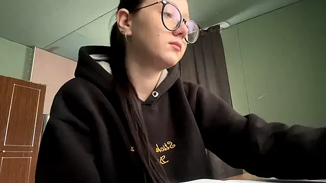 AdelleBaggenstoss online show from 05-01-26, 09:36
