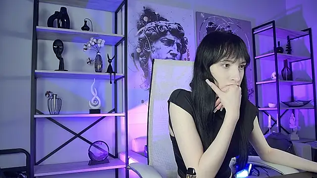 Snapshot of SeraphineSparda chatting on 06-12-26, 11:42 SeraphineSparda online show from 06-12-26, 11:42