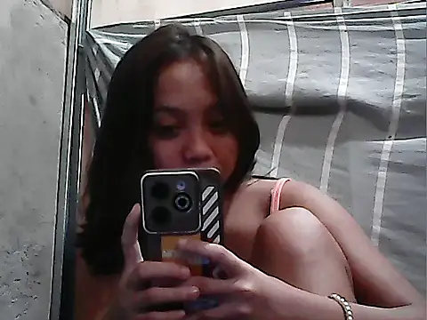 Yours AsianPinayGirl18 online show from 07-04-26, 11:44