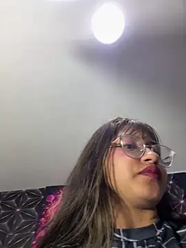 Snapshot of Noa_lau chatting on 07-17-26, 04:08 Noa lau online show from 07-17-26, 04:08
