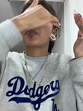 Snapshot of Noa_lau chatting on 07-25-26, 03:59 Noa lau online show from 07-25-26, 03:59