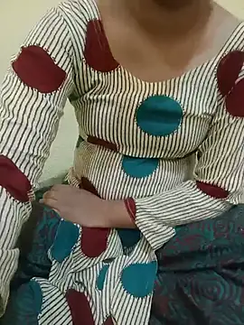 Snapshot of Seema_yadav01 chatting on 06-05-26, 05:14 Seema yadav01 online show from 06-05-26, 05:14