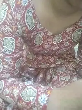 Snapshot of Seema_yadav01 chatting on 06-12-26, 06:34 Seema yadav01 online show from 06-12-26, 06:34