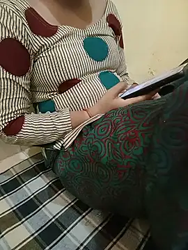 Snapshot of Seema_yadav01 chatting on 07-08-26, 05:12 Seema yadav01 online show from 07-08-26, 05:12