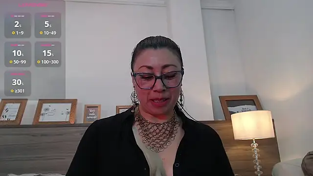Snapshot of FranciscaVera chatting on 05-28-26, 07:33 FranciscaVera online show from 05-28-26, 07:33