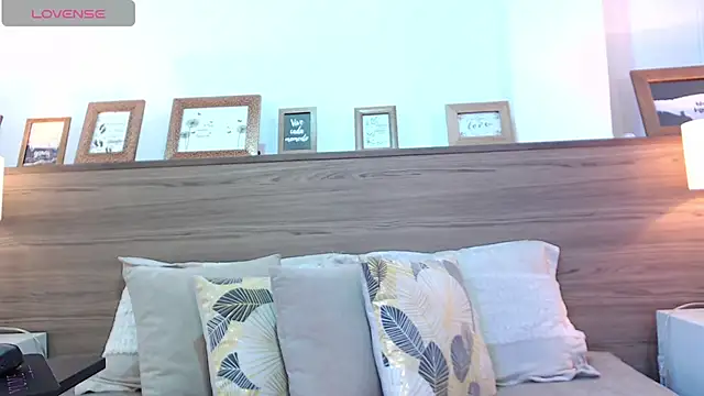 Snapshot of FranciscaVera chatting on 06-15-26, 07:38 FranciscaVera online show from 06-15-26, 07:38