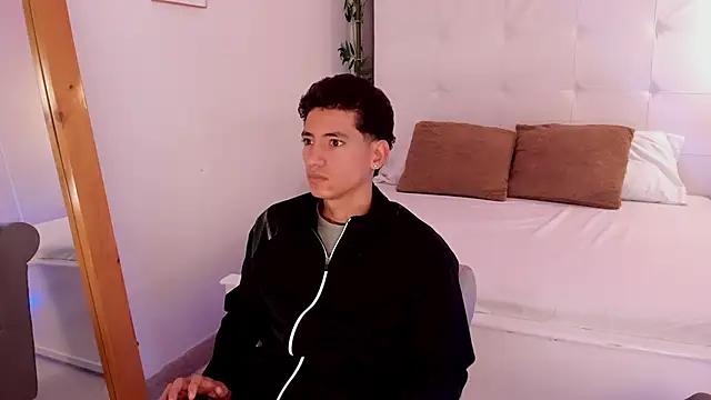 Alejo-and-Thiago online show from 06-08-26, 01:11