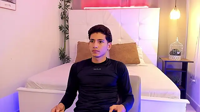 Snapshot of Alejo-and-Thiago chatting on 06-18-26, 12:09 Alejo-and-Thiago online show from 06-18-26, 12:09