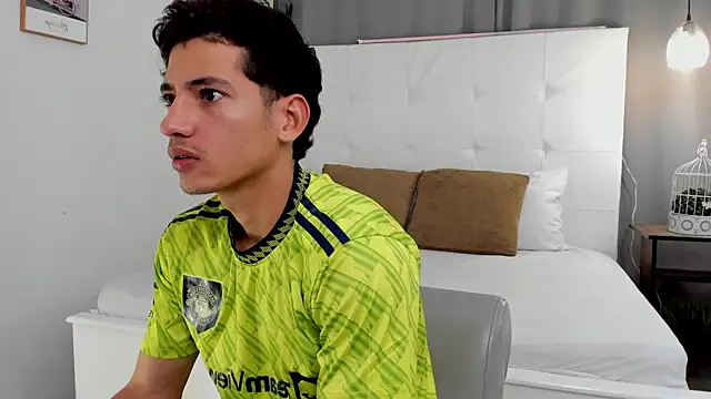 Snapshot of Alejo-and-Thiago chatting on 06-22-26, 12:24 Alejo-and-Thiago online show from 06-22-26, 12:24