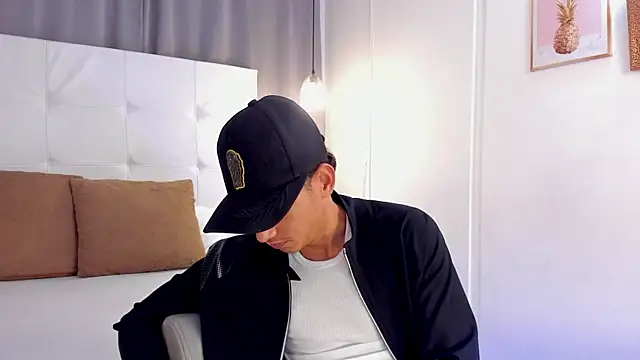Snapshot of Alejo-and-Thiago chatting on 06-24-26, 12:26 Alejo-and-Thiago online show from 06-24-26, 12:26