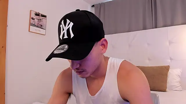 Snapshot of Alejo-and-Thiago chatting on 06-26-26, 12:31 Alejo-and-Thiago online show from 06-26-26, 12:31