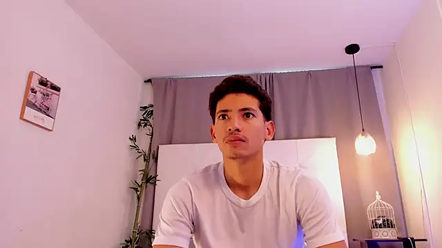 Snapshot of Alejo-and-Thiago chatting on 07-02-26, 12:22 Alejo-and-Thiago online show from 07-02-26, 12:22