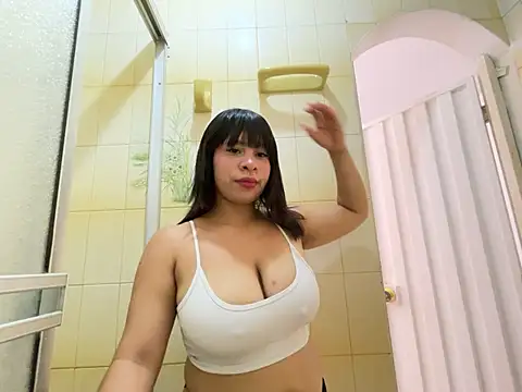 Snapshot of luna_silk_ chatting on 06-18-26, 07:07 luna silk online show from 06-18-26, 07:07