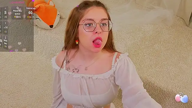 Snapshot of selenamils chatting on 05-31-26, 10:22 selenamils online show from 05-31-26, 10:22