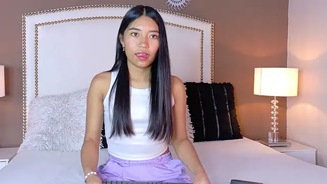 Snapshot of hanaluna_ chatting on 07-17-26, 02:02 hanaluna online show from 07-17-26, 02:02