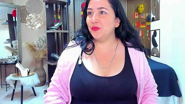 Snapshot of BBWLuxuryMuse chatting on 07-15-26, 11:48 BBWLuxuryMuse online show from 07-15-26, 11:48