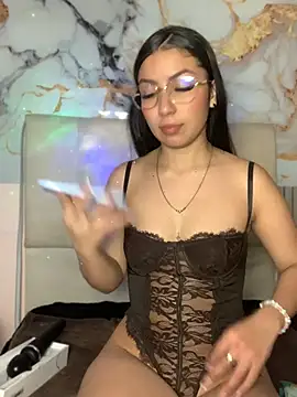 Julieth ec online show from 06-12-26, 11:53