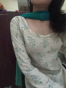 Snapshot of zoya_baby_ chatting on 07-28-26, 03:32 zoya baby online show from 07-28-26, 03:32