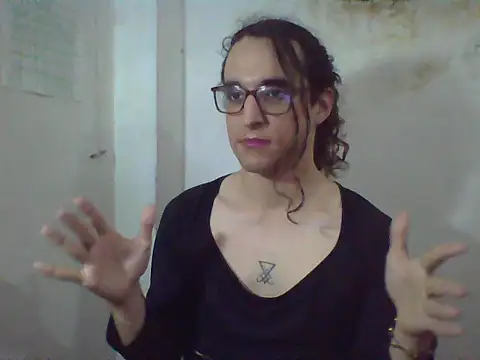 Snapshot of LaCuerva chatting on 05-16-26, 07:45 LaCuerva online show from 05-16-26, 07:45