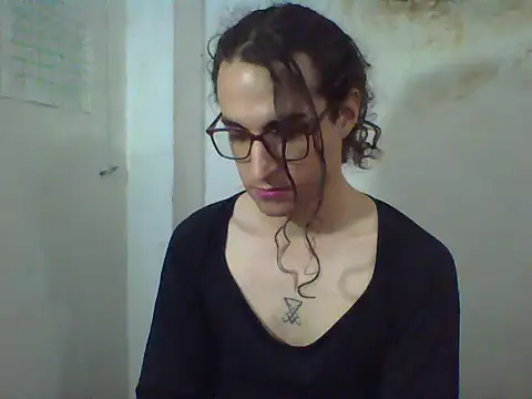 Snapshot of LaCuerva chatting on 05-16-26, 07:56 LaCuerva online show from 05-16-26, 07:56