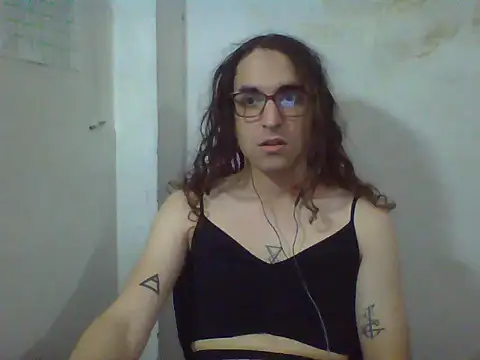 Snapshot of LaCuerva chatting on 05-28-26, 05:32 LaCuerva online show from 05-28-26, 05:32