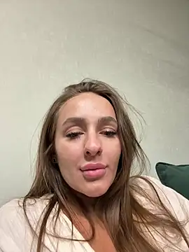 leonmessi3 online show from 06-04-26, 04:24