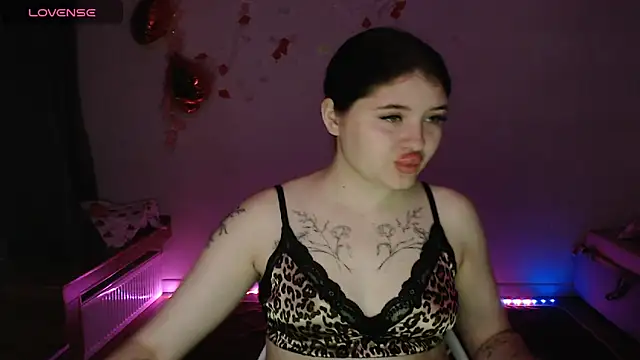 Snapshot of Blackangels chatting on 05-18-26, 08:25 Blackangels online show from 05-18-26, 08:25