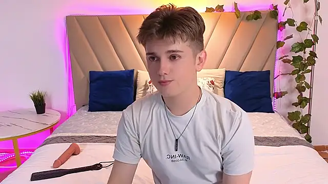 Snapshot of Miless_Cooper chatting on 07-11-26, 08:11 Miless Cooper online show from 07-11-26, 08:11