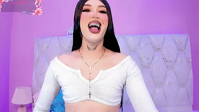 Snapshot of Lexxy_Mattell chatting on 06-19-26, 05:23 Lexxy Mattell online show from 06-19-26, 05:23