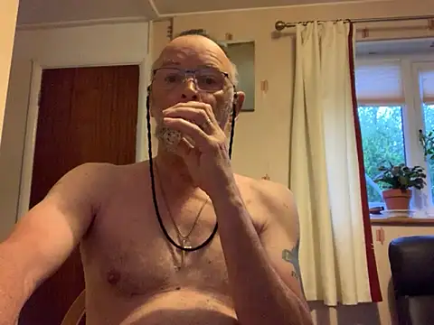 Moonraker64 online show from 05-04-26, 05:03