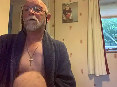 Snapshot of Moonraker64 chatting on 07-04-26, 05:13 Moonraker64 online show from 07-04-26, 05:13