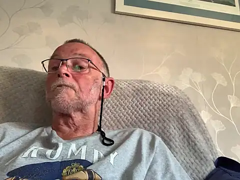 Snapshot of Moonraker64 chatting on 07-14-26, 07:30 Moonraker64 online show from 07-14-26, 07:30