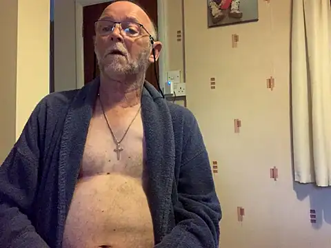 Snapshot of Moonraker64 chatting on 07-18-26, 04:49 Moonraker64 online show from 07-18-26, 04:49