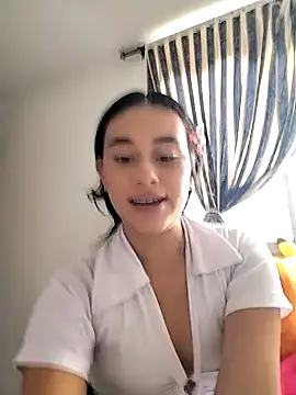 L0lita Emi12 online show from 06-17-26, 09:27