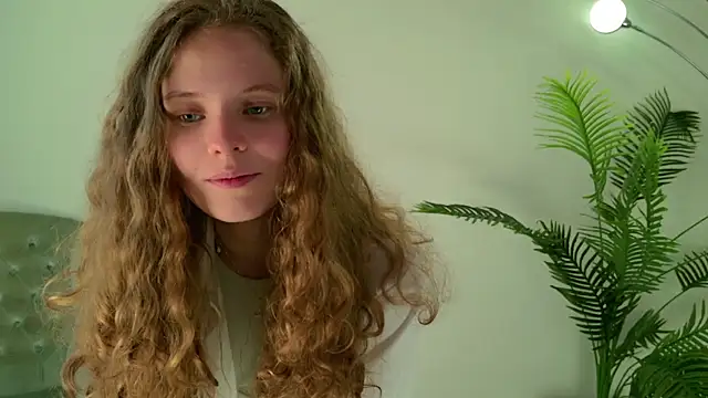 Mila Stain online show from 05-03-26, 06:52