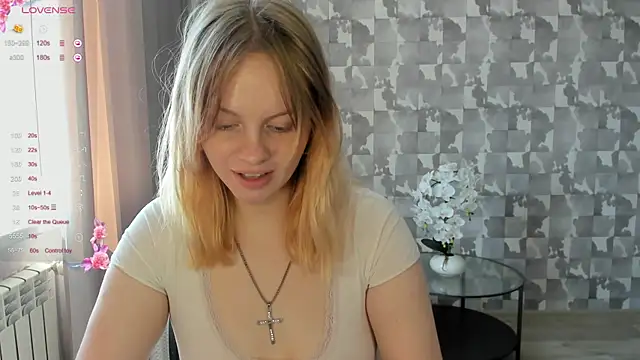 Snapshot of L_aura chatting on 05-09-26, 07:13 L aura online show from 05-09-26, 07:13
