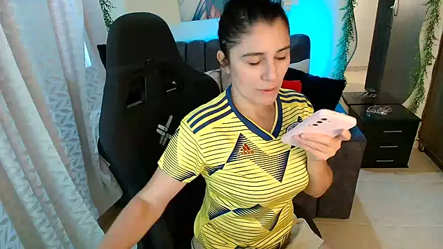 Snapshot of LUCYMILF_SEXY chatting on 08-02-26, 03:54 LUCYMILF SEXY online show from 08-02-26, 03:54