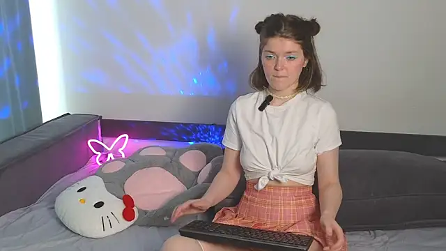 Snapshot of Annpopsy chatting on 05-22-26, 03:17 Annpopsy online show from 05-22-26, 03:17
