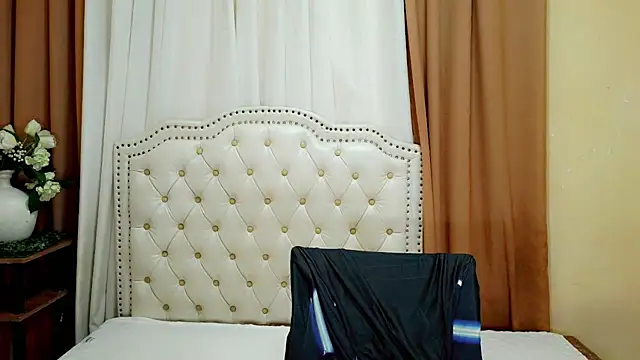 Snapshot of Ladymikaela chatting on 07-18-26, 02:32 Ladymikaela online show from 07-18-26, 02:32