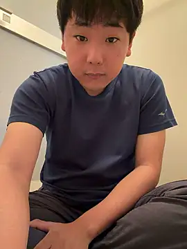 YuuYuu 010 online show from 05-08-26, 11:54
