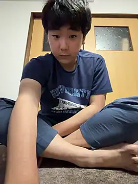 YuuYuu 010 online show from 06-11-26, 02:04
