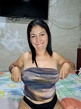 Snapshot of Rosa1079 chatting on 06-13-26, 04:21 Rosa1079 online show from 06-13-26, 04:21