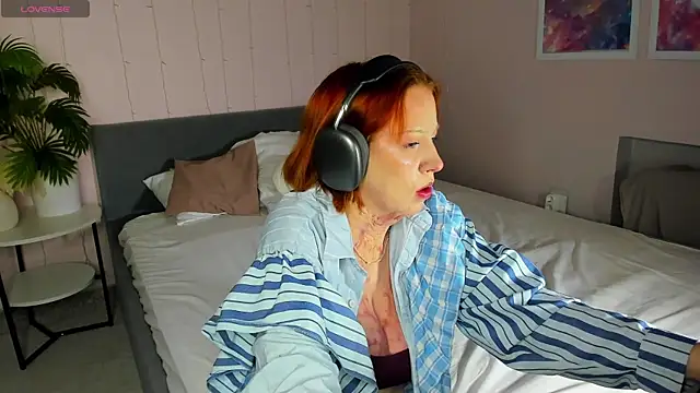 Snapshot of Maya_foxy chatting on 05-27-26, 03:14 Maya foxy online show from 05-27-26, 03:14