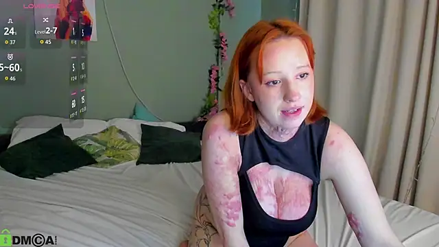 Snapshot of Maya_foxy chatting on 06-08-26, 11:32 Maya foxy online show from 06-08-26, 11:32