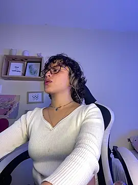 Lusiana   online show from 06-30-26, 03:29