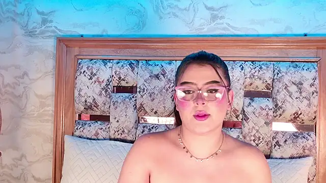 Snapshot of violeta_duval chatting on 05-18-26, 03:13 violeta duval online show from 05-18-26, 03:13