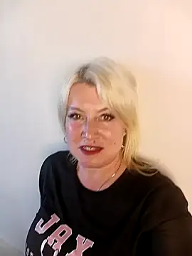 MollyyJoyy online show from 05-13-26, 02:47