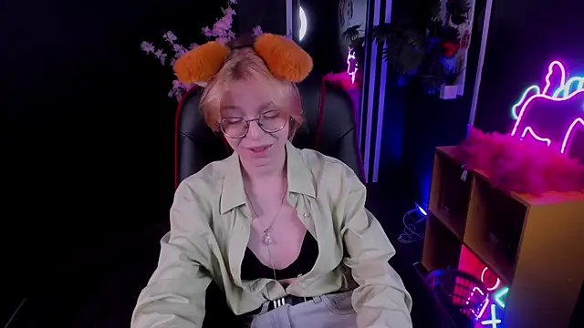 FoxxyyPolly online show from 06-17-26, 05:32